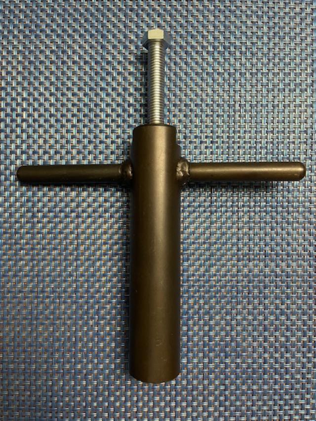 Outboard Prop Shaft Seal Puller works in < 5 minutes! T Handle Removal Tool with jacking bolt